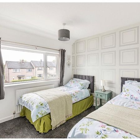 Entire Charming 5-Bed House In Darwen Blackburn Bb1 Free Parking Roadside Rishton Ngoại thất bức ảnh