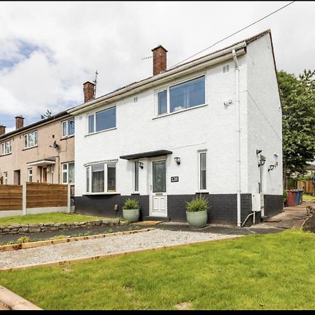 Entire Charming 5-Bed House In Darwen Blackburn Bb1 Free Parking Roadside Rishton Ngoại thất bức ảnh