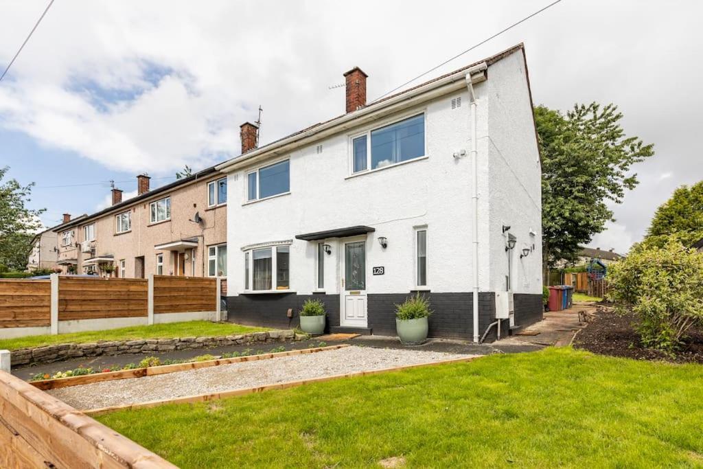 Entire Charming 5-Bed House In Darwen Blackburn Bb1 Free Parking Roadside Rishton Ngoại thất bức ảnh
