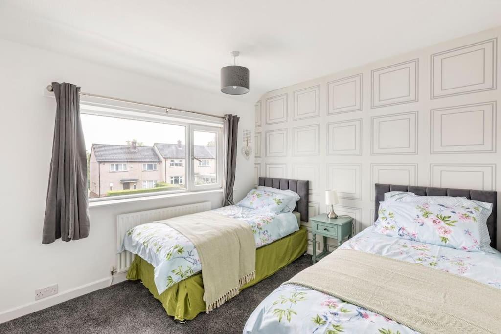 Entire Charming 5-Bed House In Darwen Blackburn Bb1 Free Parking Roadside Rishton Ngoại thất bức ảnh