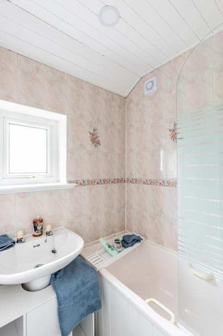 Entire Charming 5-Bed House In Darwen Blackburn Bb1 Free Parking Roadside Rishton Ngoại thất bức ảnh
