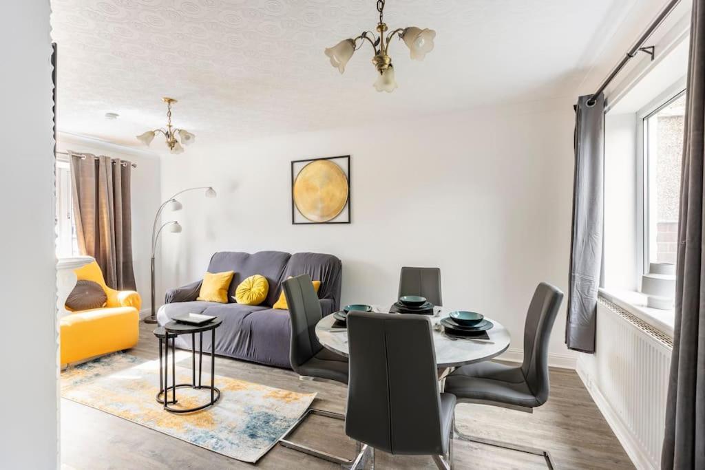 Entire Charming 5-Bed House In Darwen Blackburn Bb1 Free Parking Roadside Rishton Ngoại thất bức ảnh